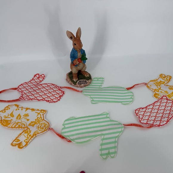 Threshold Rabbit Colorful Banner & Peter Rabbit Figurine - Picture 8 of 10